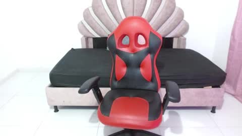 naya_fox1 online show from December 2025 01:03:01 AM