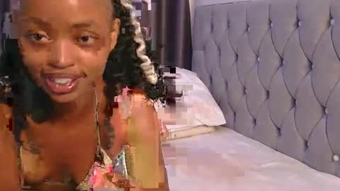 Snapshot of naylah18 chatting on November 2025 05:23:01 PM Britney online show from November 2025 05:23:01 PM