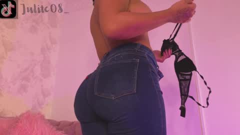 Snapshot of naylapot_ chatting on January 2025 06:20:02 PM Juli online show from January 2025 06:20:02 PM