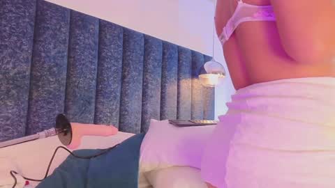 Snapshot of naylapot_ chatting on February 2025 12:13:02 PM Juli online show from February 2025 12:13:02 PM