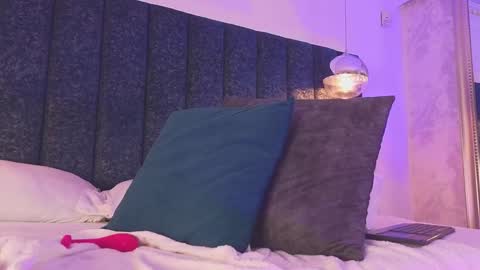 Snapshot of naylapot_ chatting on February 2025 03:00:01 PM Juli online show from February 2025 03:00:01 PM