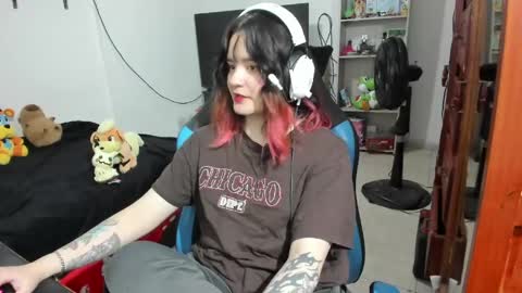 Geek Nicole    im Neeko UwU online show from April 2026 07:07:02 PM