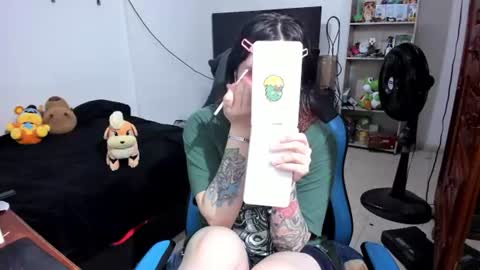 Snapshot of neeko_lol_ chatting on June 2026 11:45:01 AM Geek Nicole im Neeko UwU online show from June 2026 11:45:01 AM
