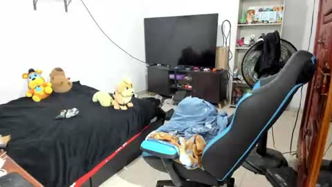 Snapshot of neeko_lol_ chatting on June 2026 11:47:02 AM Geek Nicole im Neeko UwU online show from June 2026 11:47:02 AM