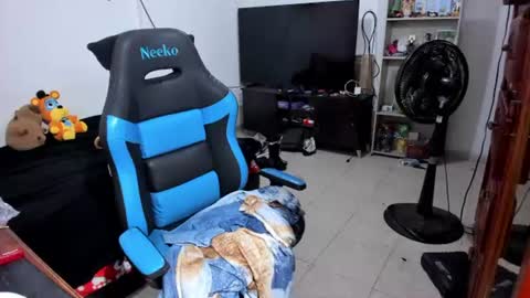 Snapshot of neeko_lol_ chatting on June 2026 11:53:01 AM Geek Nicole im Neeko UwU online show from June 2026 11:53:01 AM