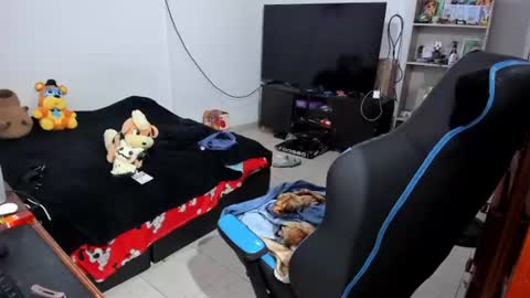 Snapshot of neeko_lol_ chatting on July 2026 11:46:01 AM Geek Nicole im Neeko UwU online show from July 2026 11:46:01 AM