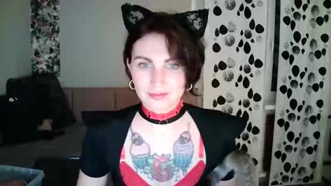 nefertiti_queen online show from October 2025 07:24:01 PM