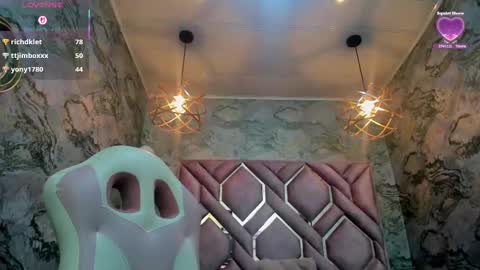 Nefer  online show from September 2025 01:38:01 PM