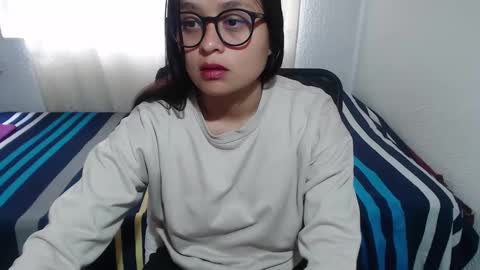 Snapshot of negrita_25 chatting on September 2025 05:01:02 PM Zoe online show from September 2025 05:01:02 PM