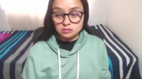 Snapshot of negrita_25 chatting on September 2025 03:46:02 PM Zoe online show from September 2025 03:46:02 PM