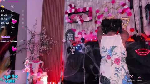 Miah online show from October 2025 12:15:02 PM