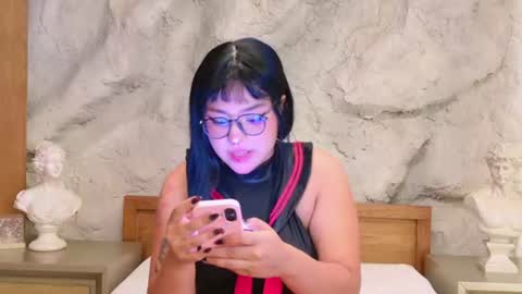  V I X E N  online show from August 2026 04:42:02 PM