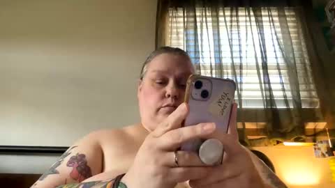 Snapshot of nellatlas chatting on May 2026 09:42:02 PM Nellie Atlas online show from May 2026 09:42:02 PM