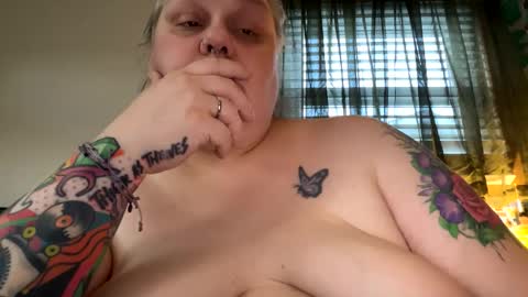 Snapshot of nellatlas chatting on May 2026 01:01:01 AM Nellie Atlas online show from May 2026 01:01:01 AM
