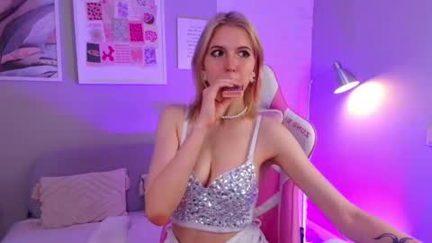 Snapshot of nellloyns chatting on March 2025 12:22:02 AM Nelly online show from March 2025 12:22:02 AM