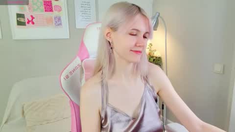 Snapshot of nellloyns chatting on October 2025 05:13:01 PM Nelly online show from October 2025 05:13:01 PM