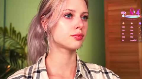 Snapshot of nelly_carroll chatting on September 2025 06:08:02 PM I am Nelly3 online show from September 2025 06:08:02 PM