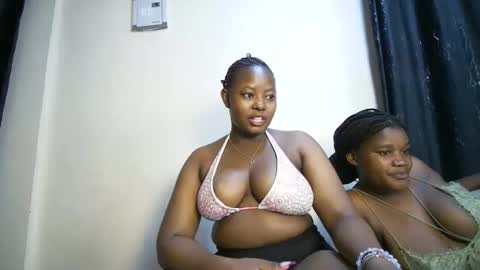 Snapshot of nellyeluxe chatting on April 2026 10:44:02 PM nellyeluxe online show from April 2026 10:44:02 PM