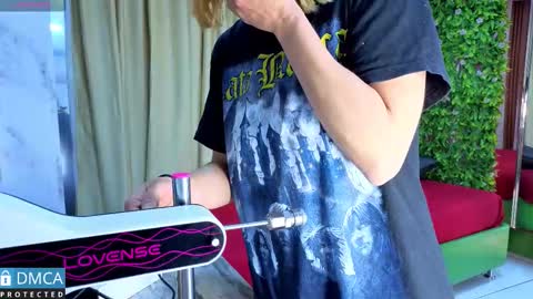 Salome Nena cupcake online show from February 2026 10:58:02 AM