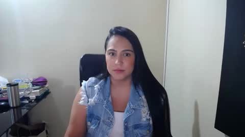 Snapshot of neny445 chatting on January 2025 06:07:01 PM kelly lopez online show from January 2025 06:07:01 PM