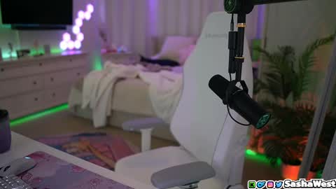 Sasha West online show from November 2025 02:21:01 PM