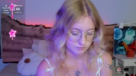 Snapshot of nerissa_xo chatting on September 2025 08:43:01 PM Nerissa online show from September 2025 08:43:01 PM