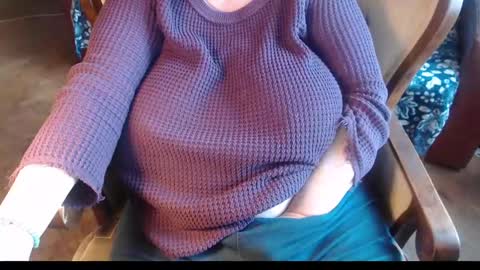 Snapshot of new_milf chatting on December 2024 09:02:02 AM Lilly online show from December 2024 09:02:02 AM