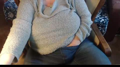 Snapshot of new_milf chatting on December 2024 09:29:02 AM Lilly online show from December 2024 09:29:02 AM