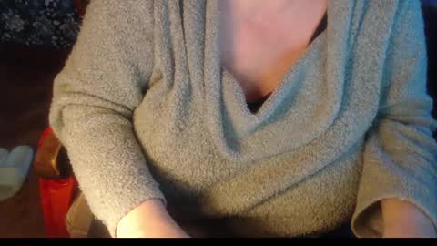 Snapshot of new_milf chatting on December 2024 02:33:01 PM Lilly online show from December 2024 02:33:01 PM