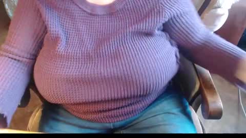 Snapshot of new_milf chatting on December 2024 10:56:02 AM Lilly online show from December 2024 10:56:02 AM