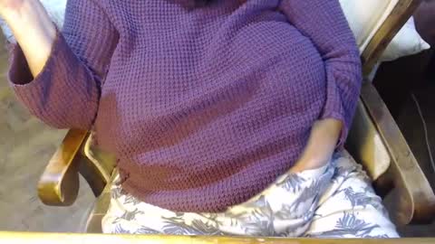 Snapshot of new_milf chatting on December 2024 05:45:01 AM Lilly online show from December 2024 05:45:01 AM