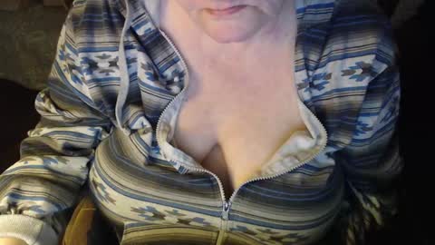 Snapshot of new_milf chatting on December 2024 03:30:01 AM Lilly online show from December 2024 03:30:01 AM