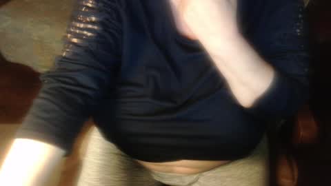 Snapshot of new_milf chatting on December 2024 02:28:01 AM Lilly online show from December 2024 02:28:01 AM