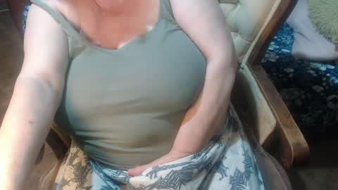 Snapshot of new_milf chatting on January 2025 09:09:02 PM Lilly online show from January 2025 09:09:02 PM