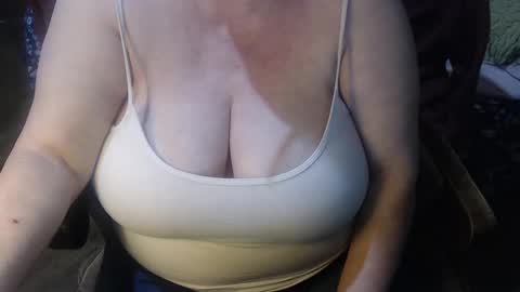 Snapshot of new_milf chatting on January 2025 03:40:02 PM Lilly online show from January 2025 03:40:02 PM