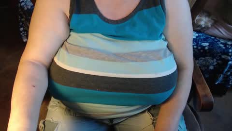 Snapshot of new_milf chatting on January 2025 07:03:01 AM Lilly online show from January 2025 07:03:01 AM