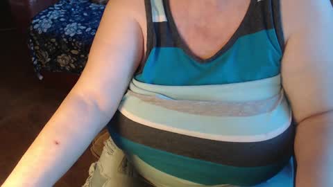 Snapshot of new_milf chatting on January 2025 02:04:01 PM Lilly online show from January 2025 02:04:01 PM