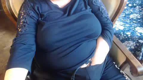 Snapshot of new_milf chatting on January 2025 07:09:02 AM Lilly online show from January 2025 07:09:02 AM