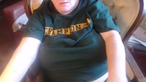 Snapshot of new_milf chatting on January 2025 11:35:01 AM Lilly online show from January 2025 11:35:01 AM