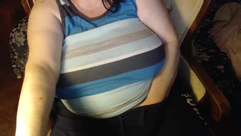 Snapshot of new_milf chatting on January 2025 05:03:02 AM Lilly online show from January 2025 05:03:02 AM