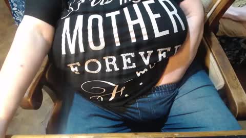 Snapshot of new_milf chatting on January 2025 02:43:01 AM Lilly online show from January 2025 02:43:01 AM