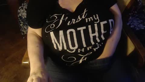 Snapshot of new_milf chatting on January 2025 03:19:01 PM Lilly online show from January 2025 03:19:01 PM
