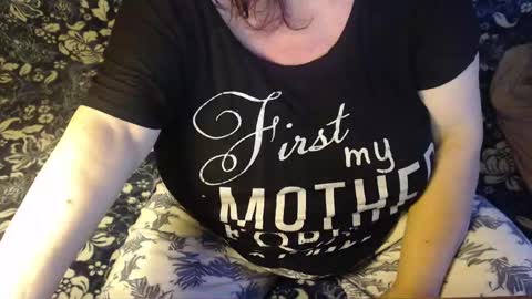 Snapshot of new_milf chatting on February 2025 05:49:02 AM Lilly online show from February 2025 05:49:02 AM
