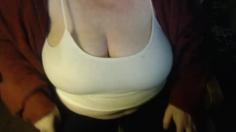 Snapshot of new_milf chatting on February 2025 04:46:01 PM Lilly online show from February 2025 04:46:01 PM