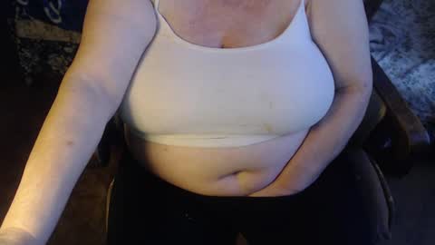 Snapshot of new_milf chatting on February 2025 02:27:01 PM Lilly online show from February 2025 02:27:01 PM
