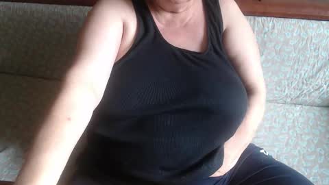 Snapshot of new_milf chatting on September 2025 10:48:02 AM Lilly online show from September 2025 10:48:02 AM