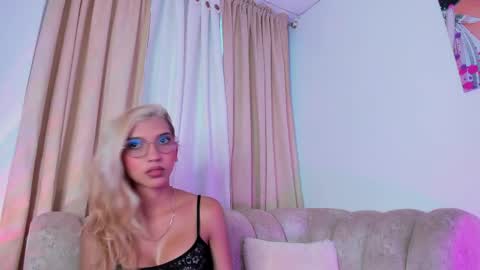 Snapshot of newbarbiedolly chatting on February 2025 11:14:02 PM ximena online show from February 2025 11:14:02 PM