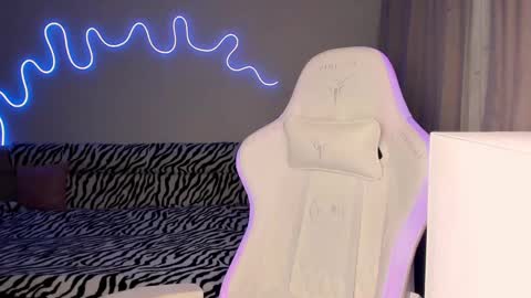 Mina online show from February 2025 03:21:02 PM