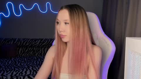 Mina online show from February 2025 02:00:02 PM