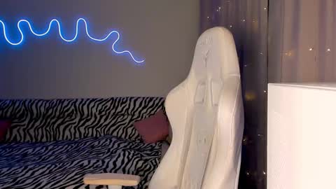 Mina online show from December 2025 01:16:02 PM